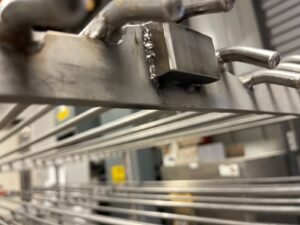images Model W3825M-HT Weldable Metal Mount High Temp 200C Tag, 38x25x13mm, UHF 902-928 MHz passive RFID