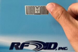 images Model RS4518-M730 Label on roll of 3000, 45x18mm 80g art paper label with 41x15mm inlay, M730 memory chip, UHF 902-928 MHz