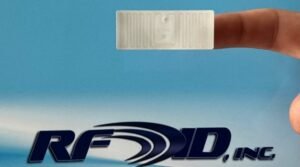 images Model RS4518-M730 Label on roll of 3000, 45x18mm 80g art paper label with 41x15mm inlay, M730 memory chip, UHF 902-928 MHz