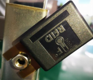 images Model 7334-TMP Temperature Sensing Bus Bar Tag, fork tong metal mount, 73x34x11mm, NMV2D CABO memory chip, UHF 902-928 MHz passive RFID
